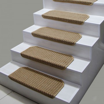 Bej Renk Kare Model Bukle Halıdan Demonte Basamak Paspasi